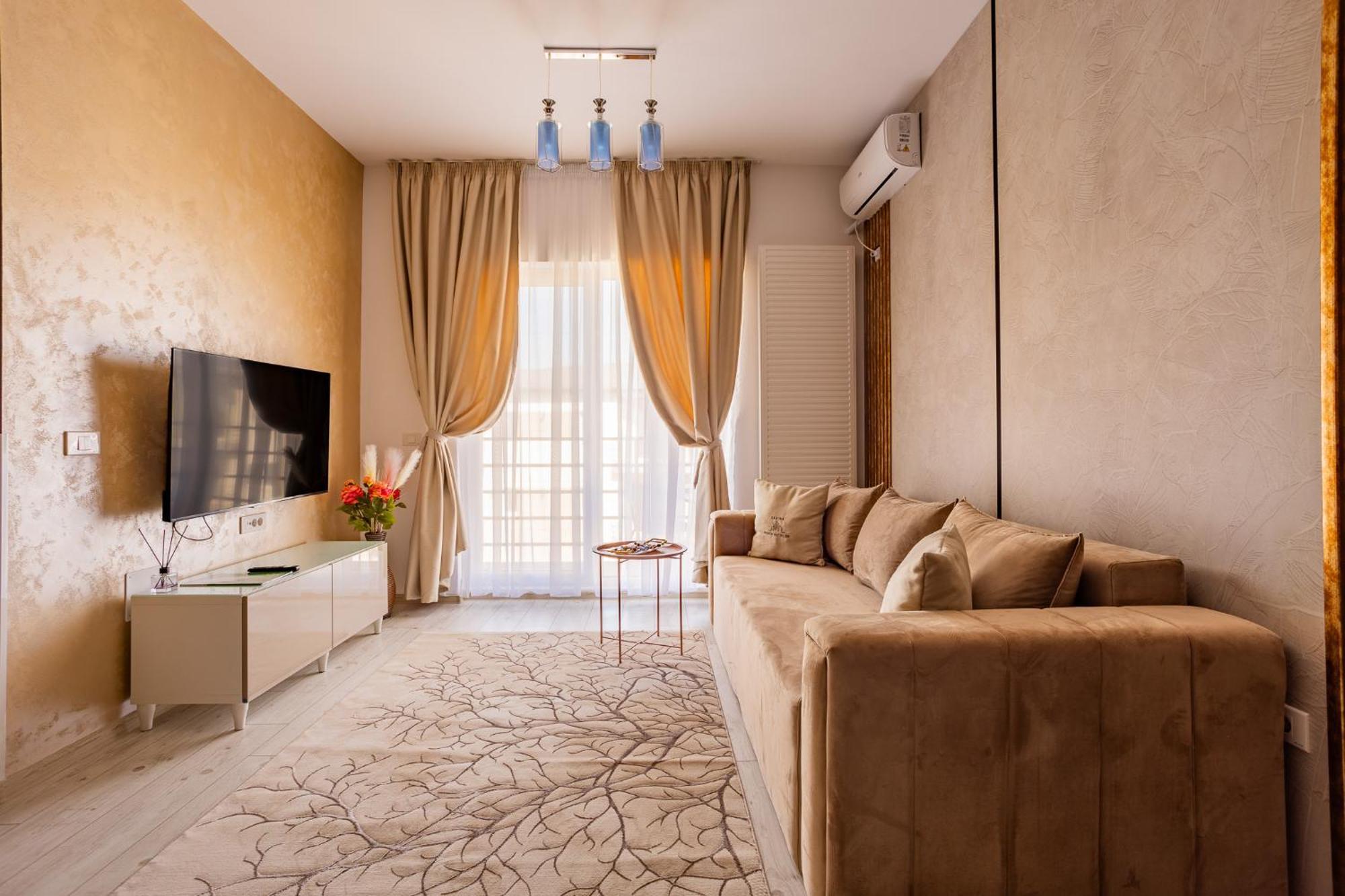 Unique Sapphire 33 Apartment *